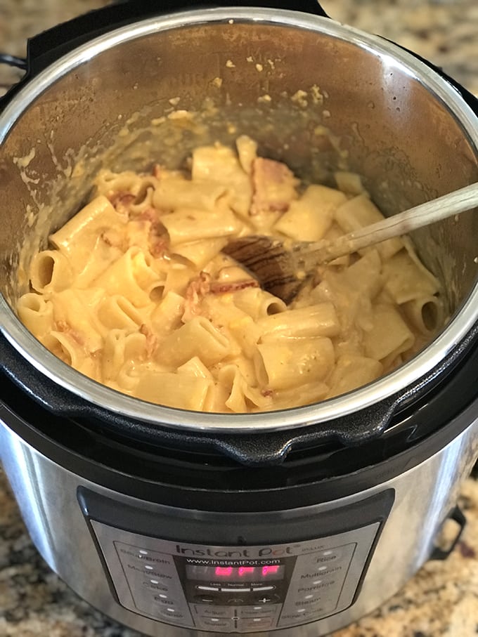 Making macaroni and cheese in the instant pot